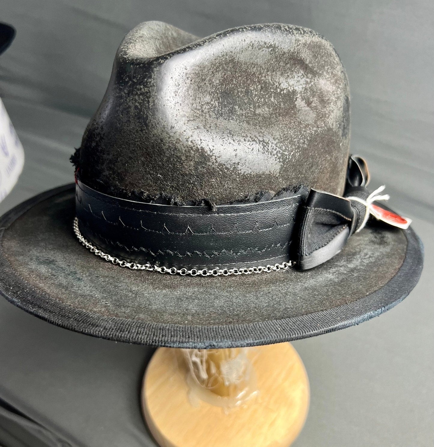 VINTAGE BLACK FEDORA - JonHats